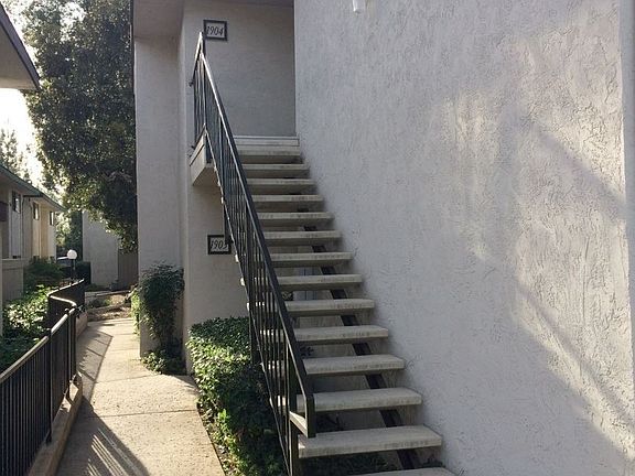 2nd image of 450 W Vermont Ave #1904