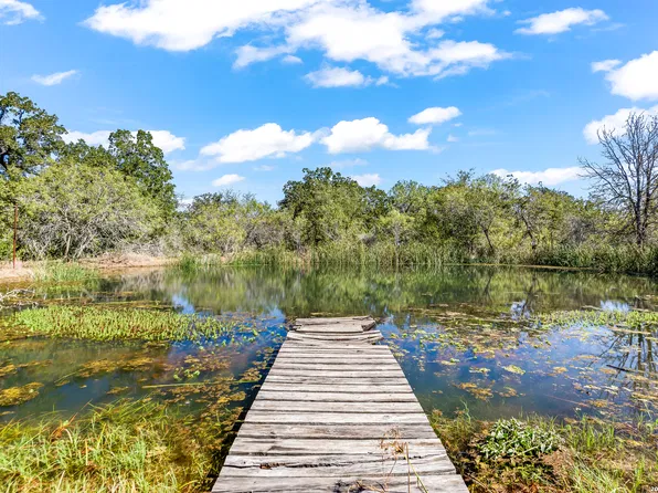828 County Road 334, Stockdale, TX 78160