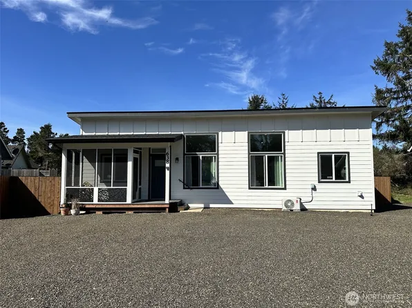 638 Rainbow Ct NE, Ocean Shores, WA 98569