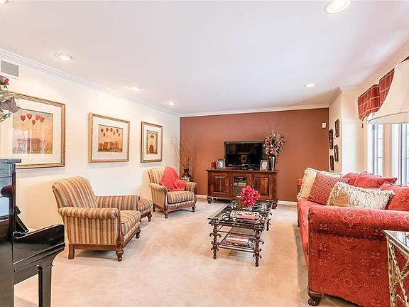4th image of 3 Park Square Ln