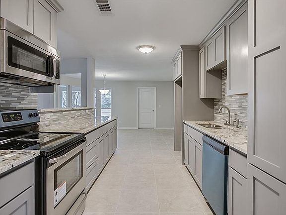 5th image of 109 Sunset Dr