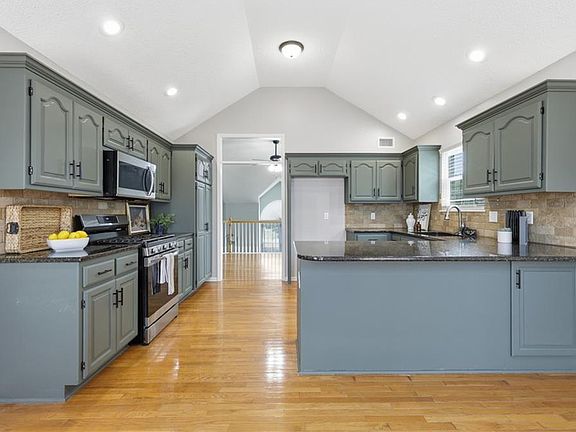 5th image of 4904 Woodsonia Dr