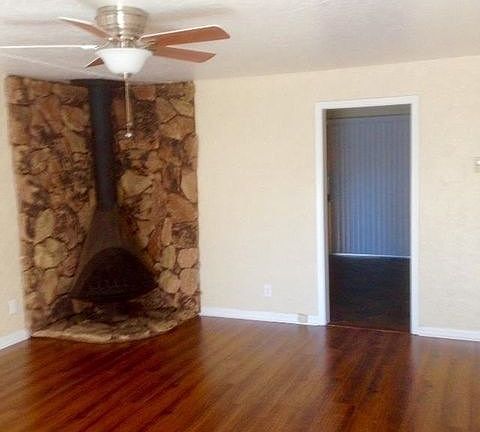 3rd image of 822 W 6th St