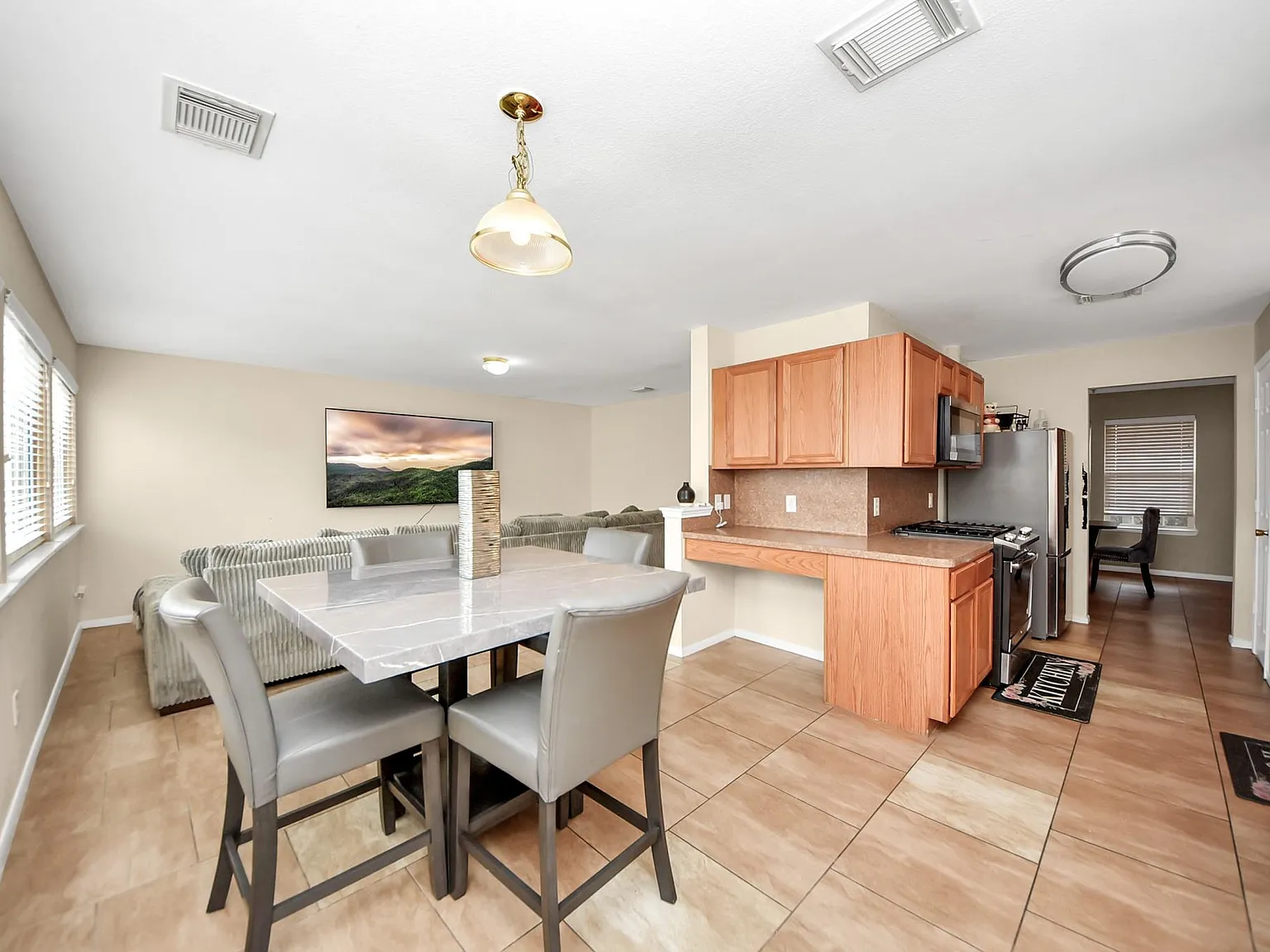 3 bed, 2.5 bath, 1884 sqft, $1,850 — Photo 4