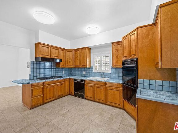 5th image of 1852 W 46th St