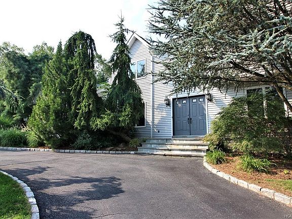 3rd image of 3 Lowell Dr