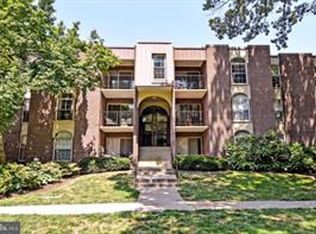 3302 Woodburn Village Dr APT 23, Annandale, VA 22003