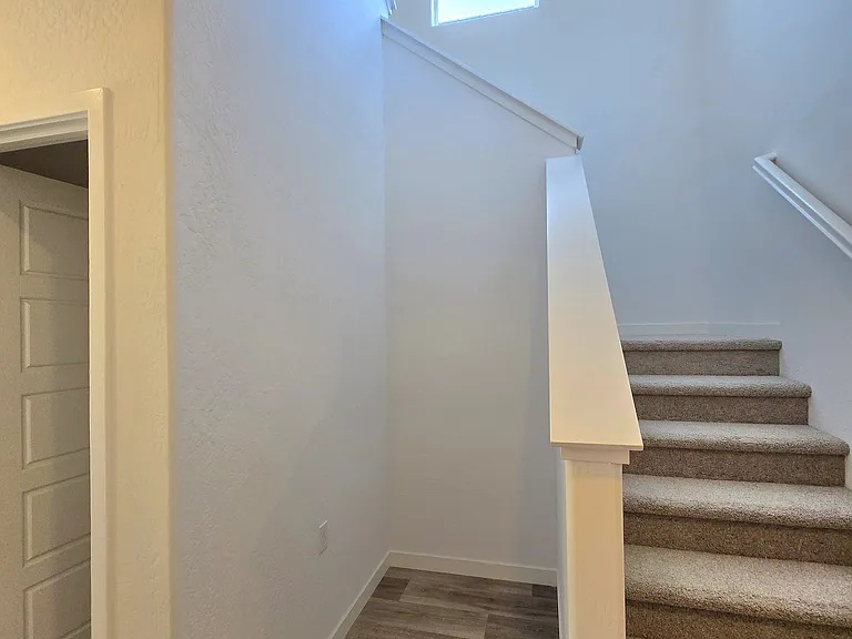 Pioneer Dr W — Photo 20