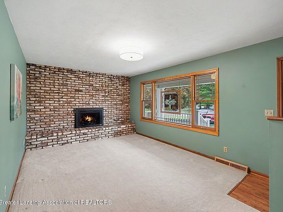 4th image of 882 Miami Dr