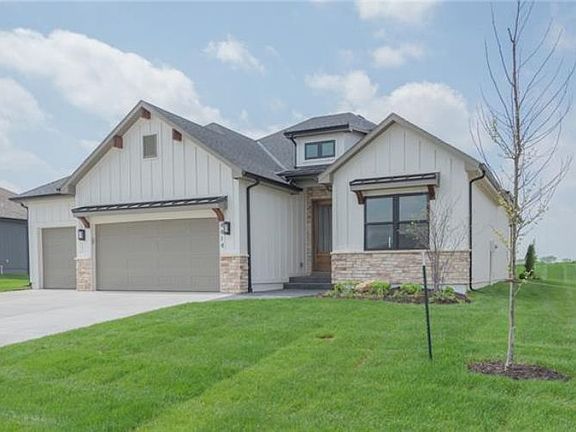 3rd image of 4414 Aspen Dr