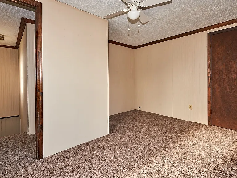 2415 N Hillcrest Dr #B — Photo 6