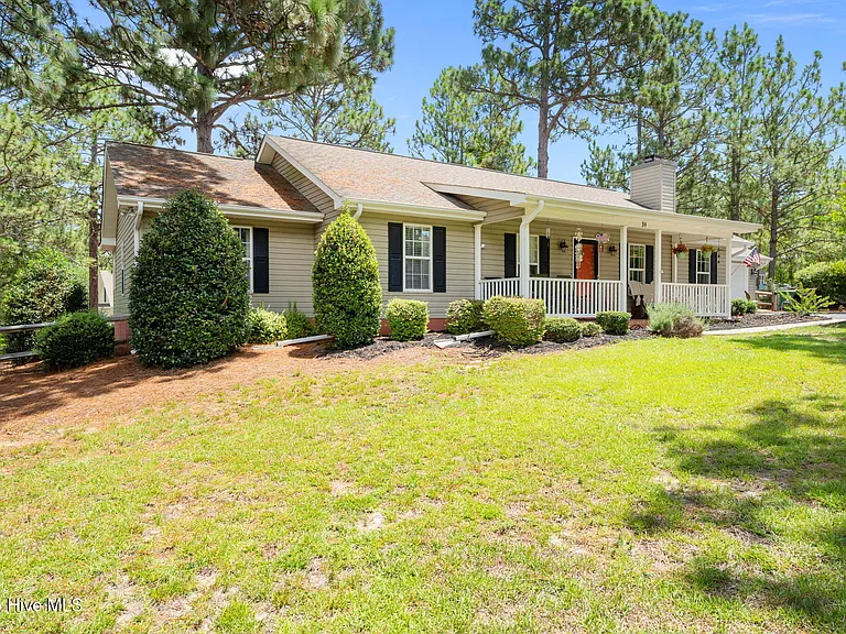 39 Bedford Cir — Photo 2