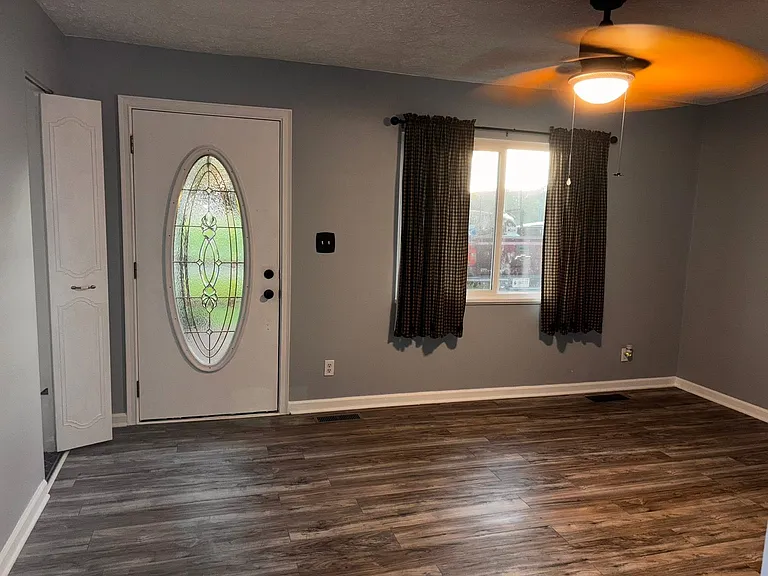 335 N Sycamore Dr — Photo 4