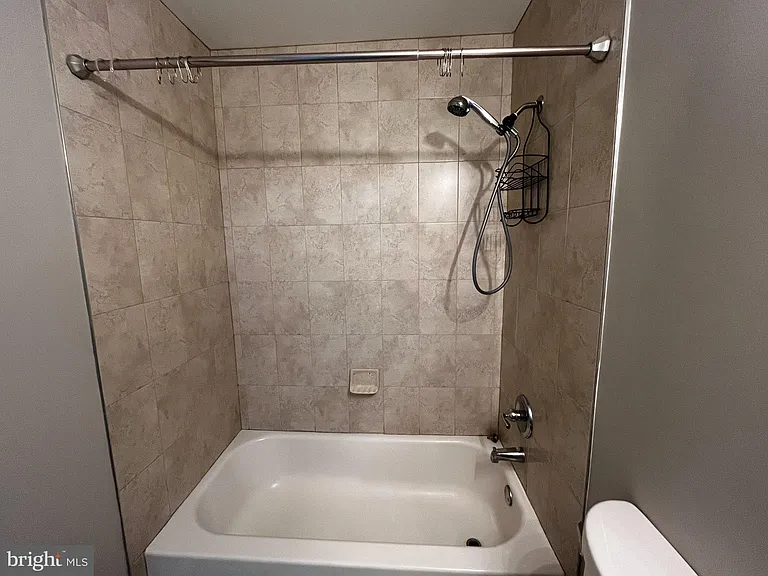 202 Carroll Dr — Photo 12