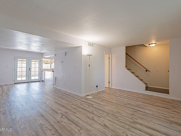 5th image of 1202 E DUNBAR Drive