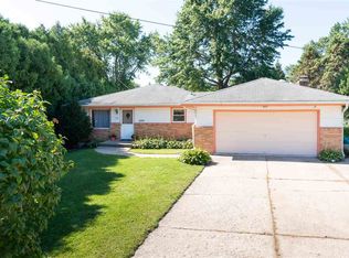 1306 Wellesley Rd, Rockford, IL 61103