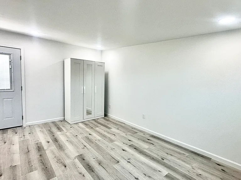 14342 Horst Ave #4 — Photo 7