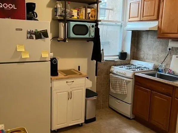 323 Bloomfield Street image 2 of 6