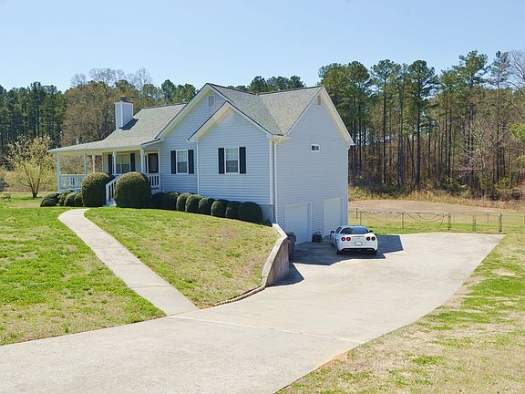 Long driveway to Huge Garage