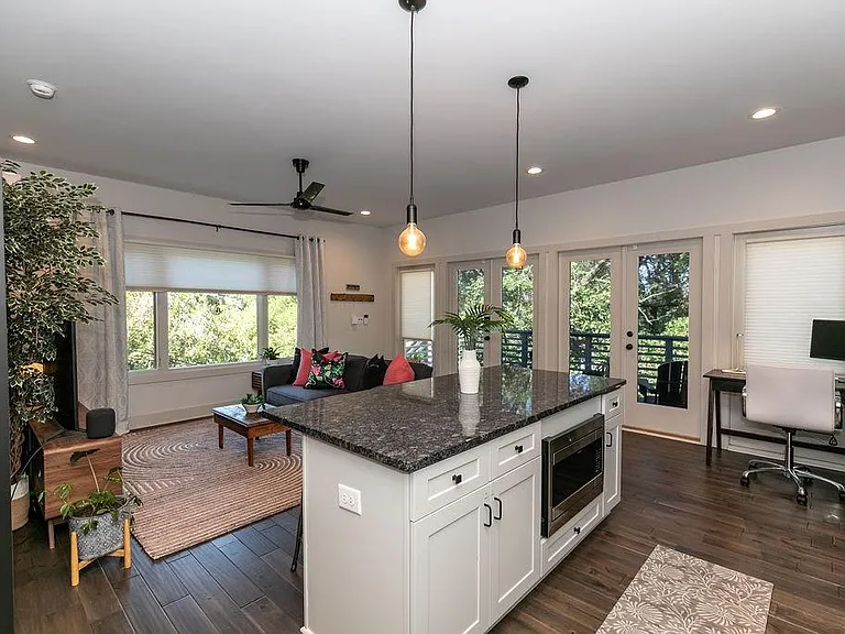 1084 Sanders Ave SE #B — Photo 12