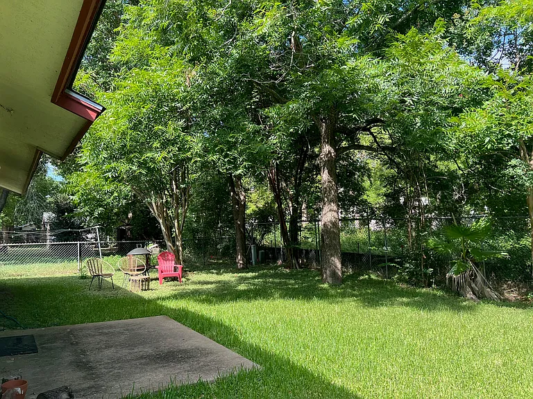 1114 Desirable Dr — Photo 36