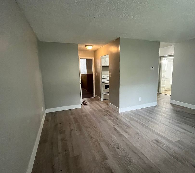 1st image of 650 Hoyt St #107