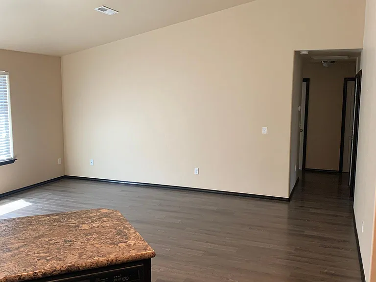 2310 W Jay St — Photo 5
