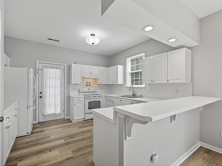 1537 Tallwood Cir — Photo 39