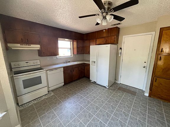 5th image of 1117 Preswick Dr