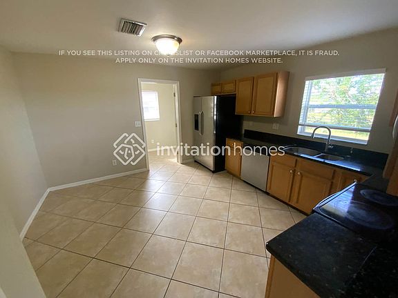 4th image of 306 NW 15th Pl