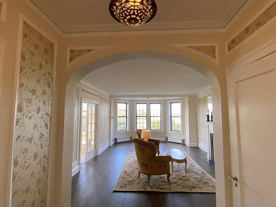 Entrance/foyer