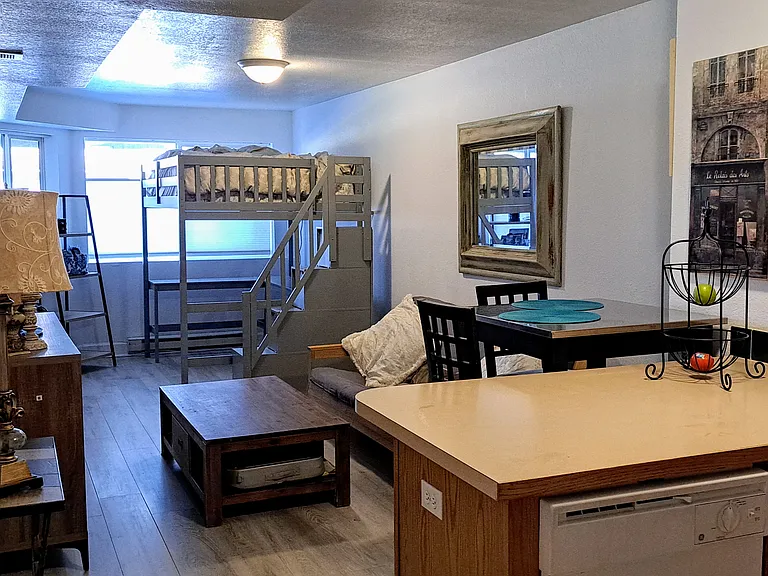 720 E Anemone Trl — Photo 2