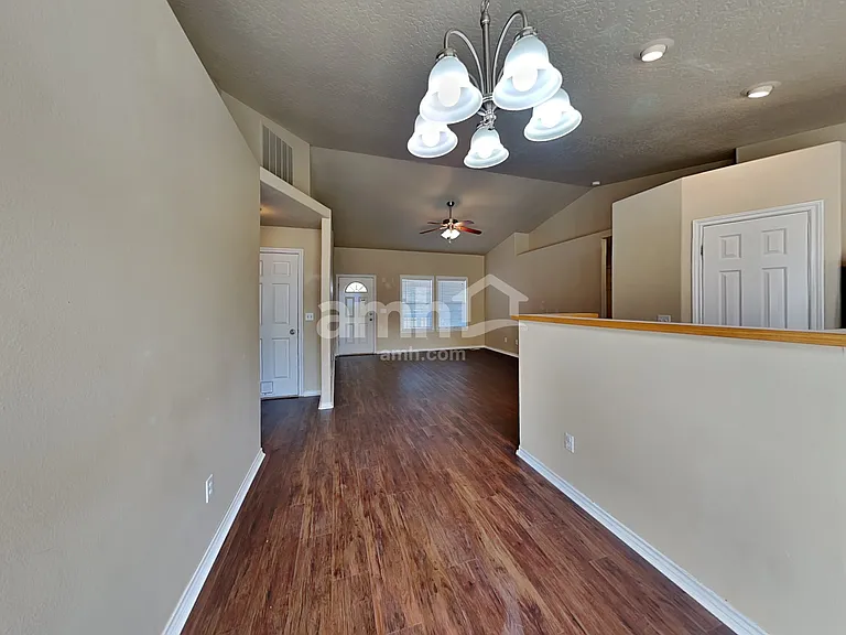 724 Coopers Ct — Photo 5