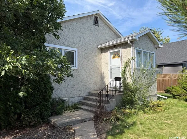 1301 107th STREET, North Battleford, SK S9A 1Z6