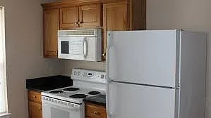 3 bed, $1,300 — Photo 3