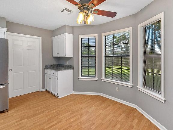 3rd image of 237 Summerwood Dr