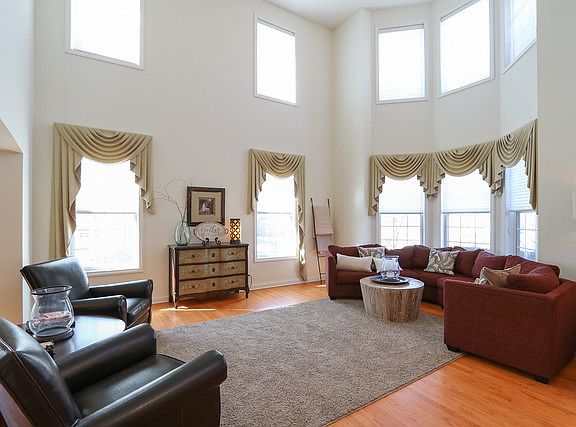 4th image of 1345 Grantham Dr