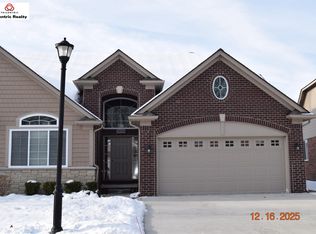 30295 Berghway Trl, Warren, MI 48092
