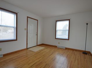 923 Rainbow Dr, Cedar Falls, IA 50613