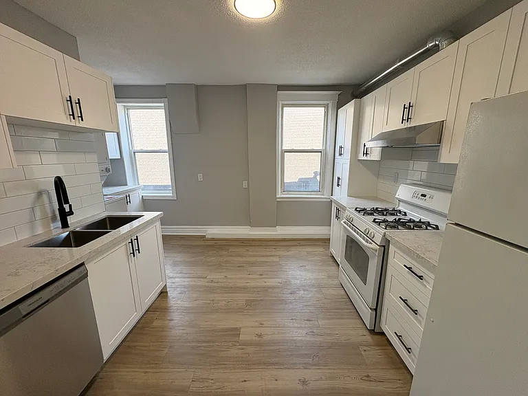 144 Locke St S #5 — Photo 6