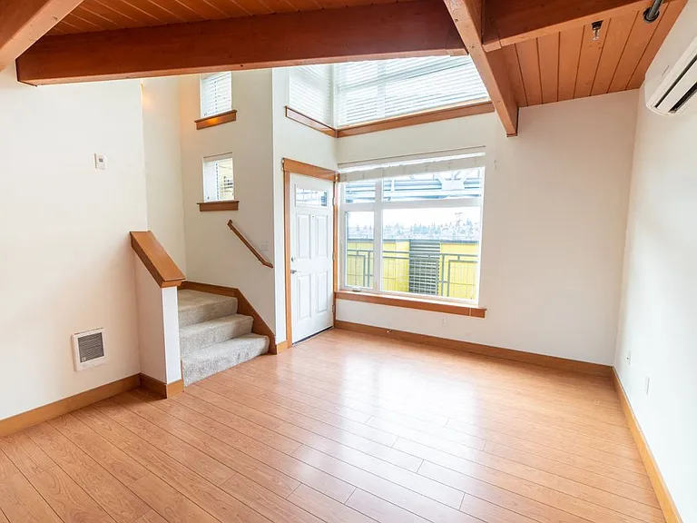 Union Bay Lofts — Photo 16