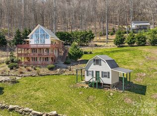575 Twin Brook Dr, Waynesville, NC 28785