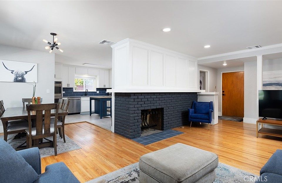 marryページ 19412 Victory Blvd, Reseda, CA 91335 | Zillow