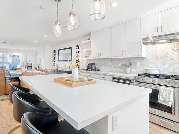 5th image of 1212 Ocean Park Blvd Unit 4