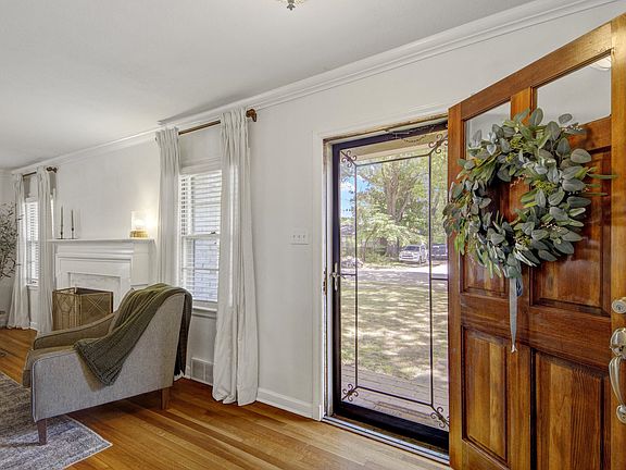 4th image of 221 Cecilia Dr