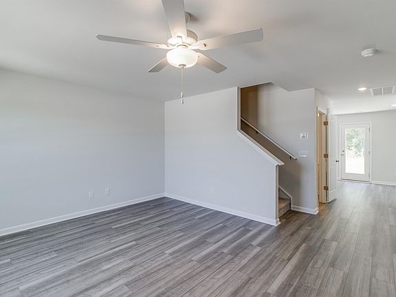 2nd image of 175 Carr Ln