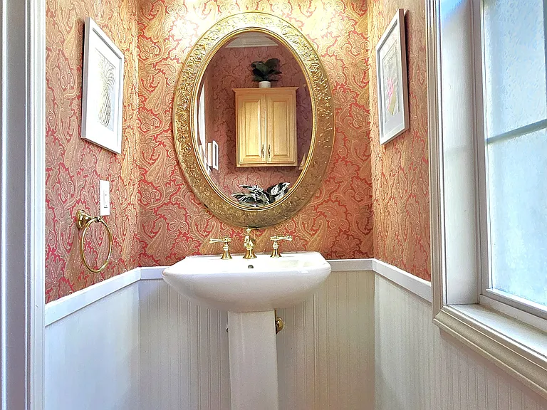 324 Winthrop Dr — Photo 16