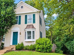 2 Fairmont Pl, Sterling, VA 20165
