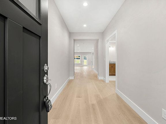4th image of 7618 Drake Ln