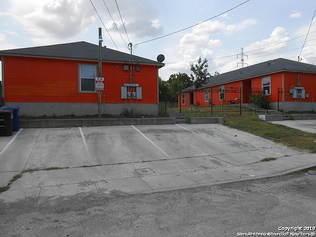 2nd image of 434-436 AMIRES PL